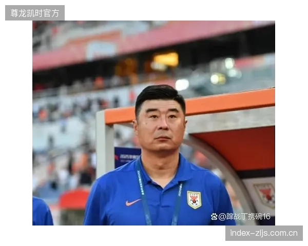 主教练韩鹏坚持使用4-4-2阵型，其战术理念强调边路进攻和球员的持续压迫能力。